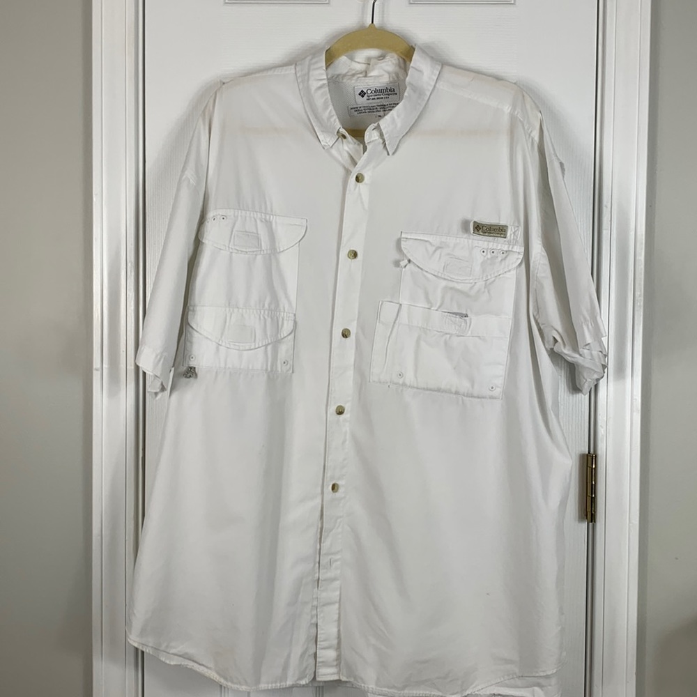 Columbia white mens short sleeved button down shirt size XL.